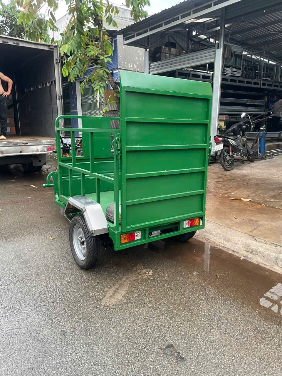 Xe điện 3 bánh chở thùng rác 240l