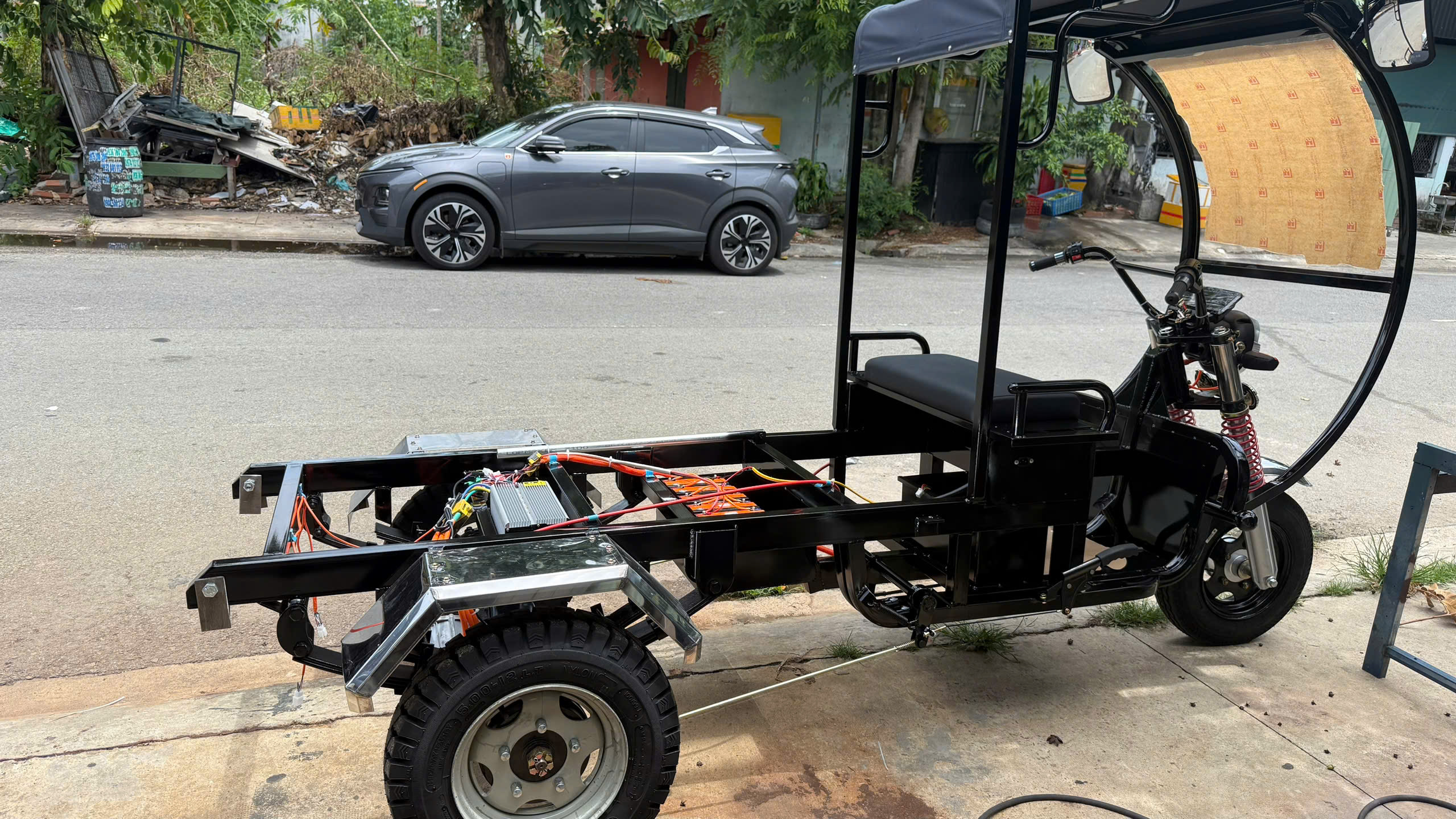 Xe điện thu gom rác thùng kín