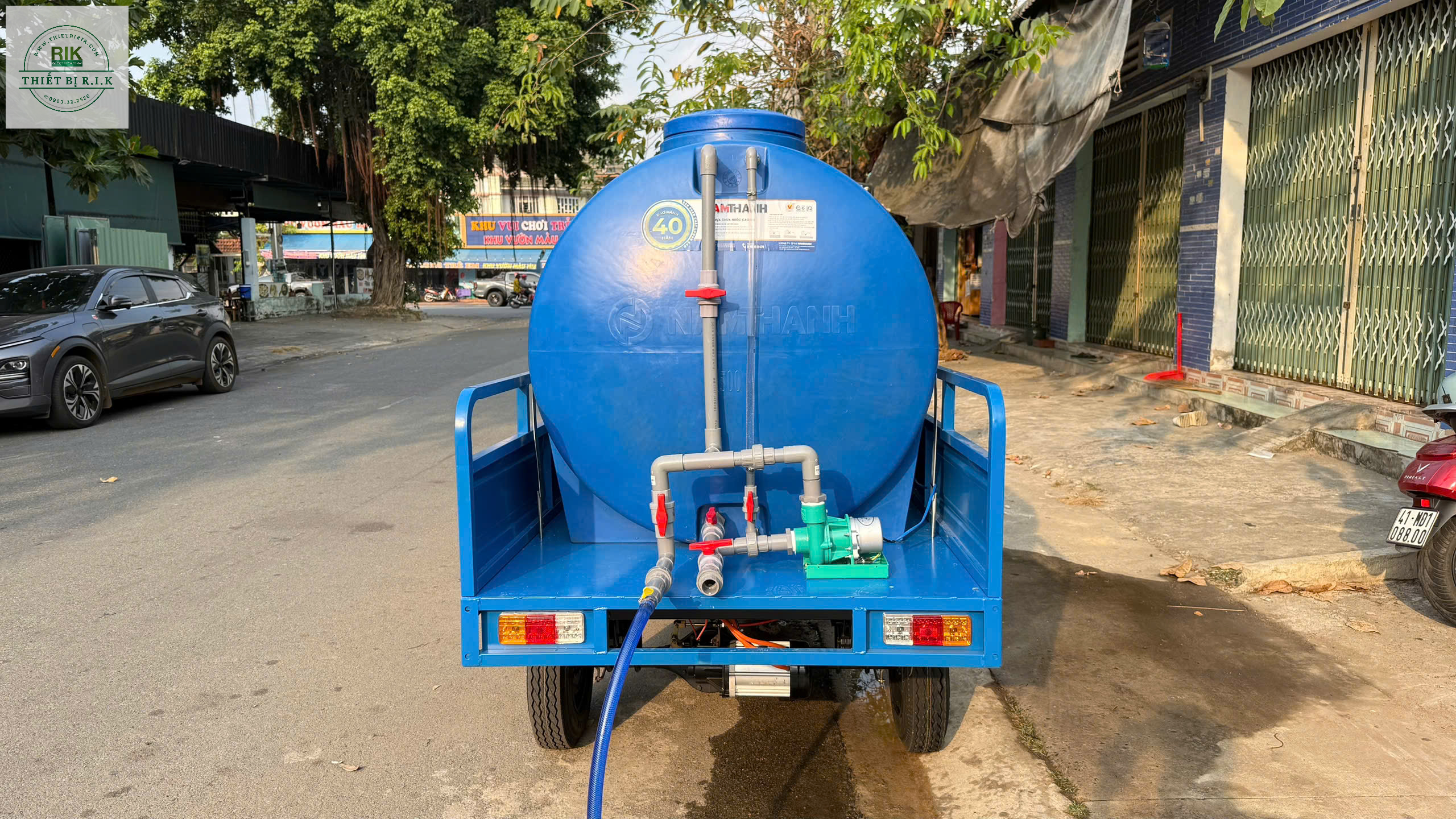 Xe điện 3 bánh tưới cây 1500l thuần điện